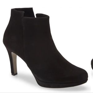 NWT Paul Green Dominique Suede Booties 9.5 US